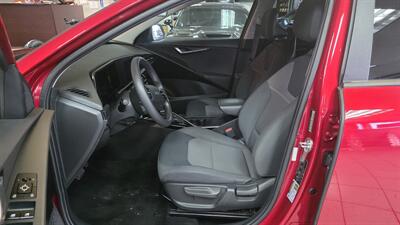 2023 Kia Niro LX 4DR CROSSOVER - Photo 9 - Hamilton, OH 45015