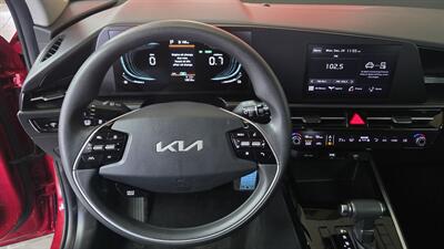 2023 Kia Niro LX 4DR CROSSOVER - Photo 12 - Hamilton, OH 45015