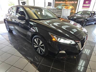 2022 Nissan Altima 2.5 SV 4DR SEDAN   - Photo 4 - Hamilton, OH 45015