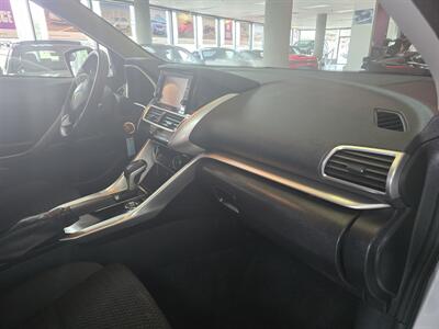 2020 Mitsubishi Eclipse ES 4DR SUV AWD - Photo 13 - Hamilton, OH 45015