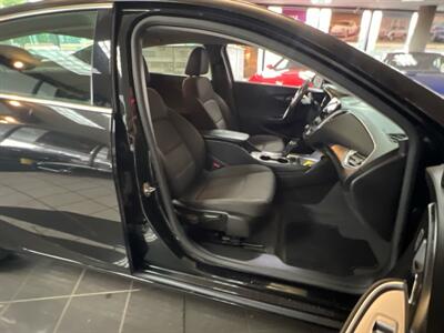 2018 Chevrolet Malibu LT 4DR SEDAN   - Photo 25 - Hamilton, OH 45015