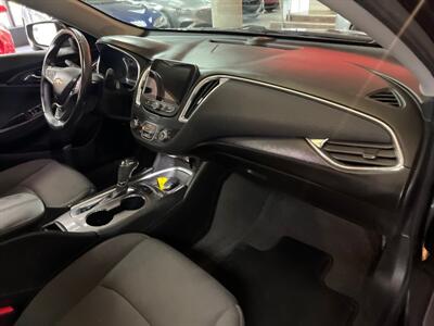 2018 Chevrolet Malibu LT 4DR SEDAN   - Photo 27 - Hamilton, OH 45015