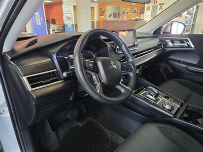 2024 Mitsubishi Outlander ES 4DR SUV   - Photo 8 - Hamilton, OH 45015