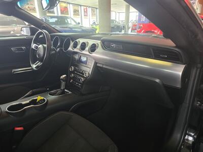 2020 Ford Mustang GT   - Photo 12 - Hamilton, OH 45015