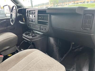 2018 Chevrolet Express G4500 CUTAWAY EXTENDED VAN   - Photo 17 - Hamilton, OH 45015