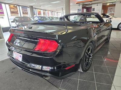 2022 Ford Mustang EcoBoost Premium 2DR CONVERTIBLE   - Photo 5 - Hamilton, OH 45015