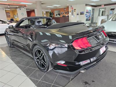 2022 Ford Mustang EcoBoost Premium 2DR CONVERTIBLE   - Photo 7 - Hamilton, OH 45015