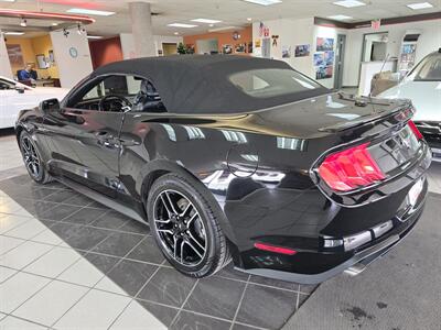 2022 Ford Mustang EcoBoost Premium 2DR CONVERTIBLE   - Photo 30 - Hamilton, OH 45015