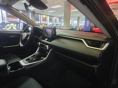 2022 Toyota RAV4 XLE   - Photo 16 - Hamilton, OH 45015