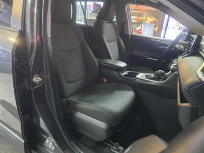 2022 Toyota RAV4 XLE   - Photo 17 - Hamilton, OH 45015