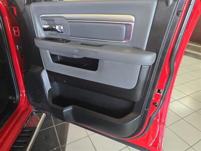 2019 RAM 1500 SLT CREW CAB4X4 HEMI   - Photo 10 - Hamilton, OH 45015