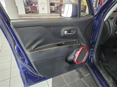 2016 Jeep Renegade Trailhawk 4DR SUV 4X4   - Photo 7 - Hamilton, OH 45015