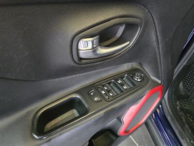 2016 Jeep Renegade Trailhawk 4DR SUV 4X4   - Photo 22 - Hamilton, OH 45015