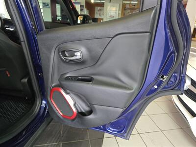 2016 Jeep Renegade Trailhawk 4DR SUV 4X4   - Photo 15 - Hamilton, OH 45015
