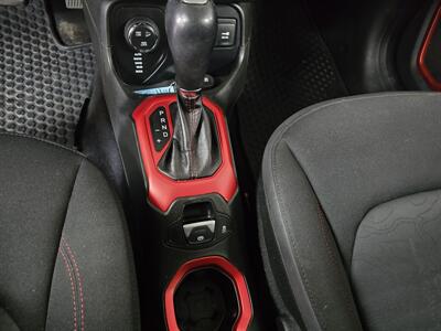 2016 Jeep Renegade Trailhawk 4DR SUV 4X4   - Photo 17 - Hamilton, OH 45015