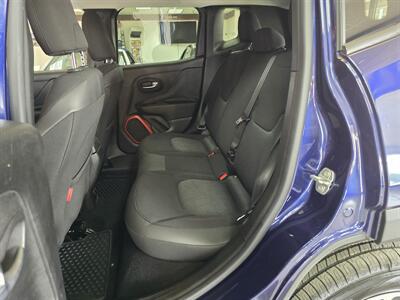 2016 Jeep Renegade Trailhawk 4DR SUV 4X4   - Photo 11 - Hamilton, OH 45015