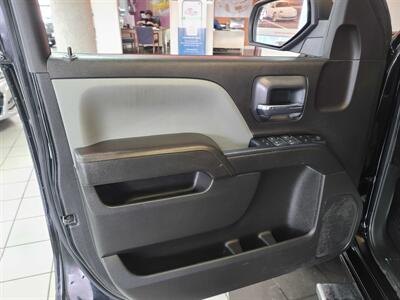 2017 Chevrolet Silverado 1500 Custom 4DR EXTENDED CAB 4X4 V8   - Photo 8 - Hamilton, OH 45015