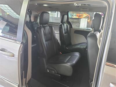 2016 Chrysler Town & Country Touring 4DR MINI-VAN V6   - Photo 19 - Hamilton, OH 45015