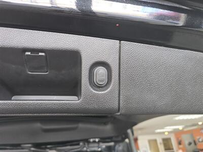 2018 Chevrolet Suburban LT 4DR SUV 4X4 - Photo 23 - Hamilton, OH 45015