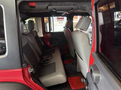 2010 Jeep Wrangler Unlimited Sport   - Photo 20 - Hamilton, OH 45015