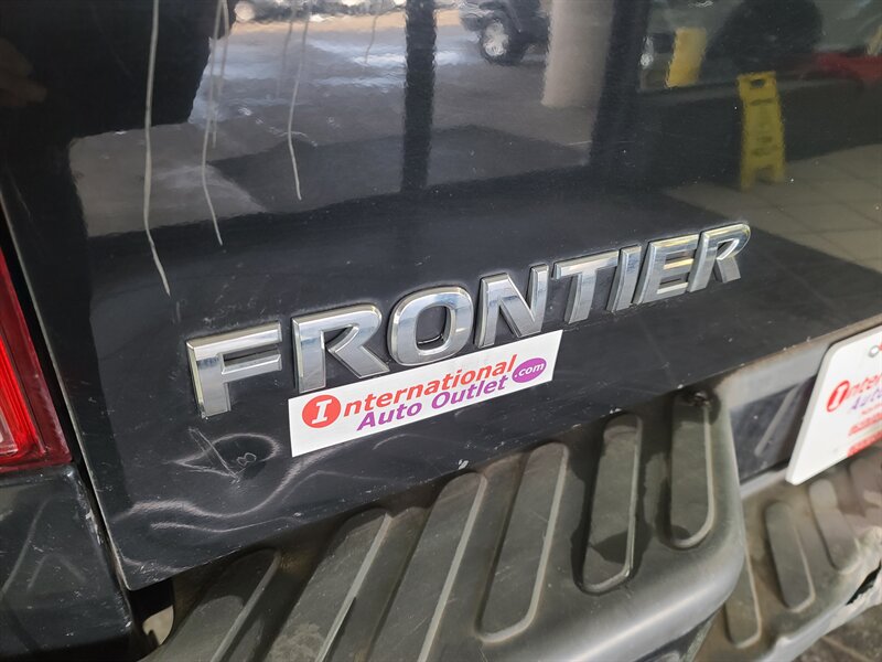 2018 Nissan Frontier PRO-4X 4DR CREWCAB 4X4 photo