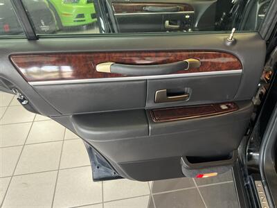 2009 Lincoln Town Car Signature Limited 4DR SEDAN - Photo 17 - Hamilton, OH 45015