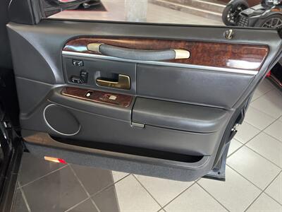 2009 Lincoln Town Car Signature Limited 4DR SEDAN - Photo 23 - Hamilton, OH 45015