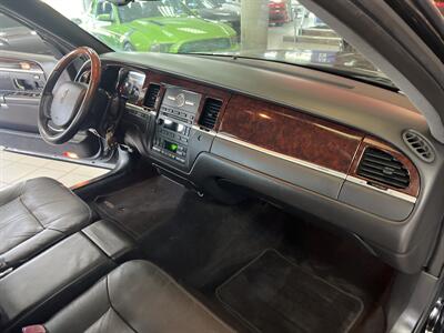 2009 Lincoln Town Car Signature Limited 4DR SEDAN - Photo 22 - Hamilton, OH 45015