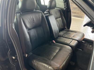 2009 Lincoln Town Car Signature Limited 4DR SEDAN - Photo 21 - Hamilton, OH 45015