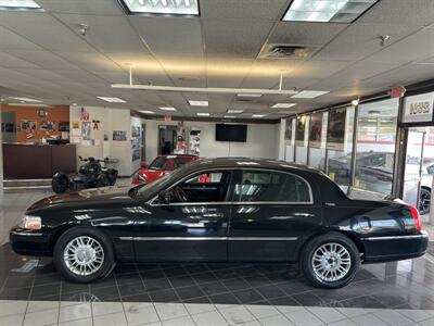 2009 Lincoln Town Car Signature Limited 4DR SEDAN - Photo 2 - Hamilton, OH 45015