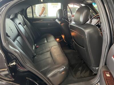 2009 Lincoln Town Car Signature Limited 4DR SEDAN - Photo 18 - Hamilton, OH 45015