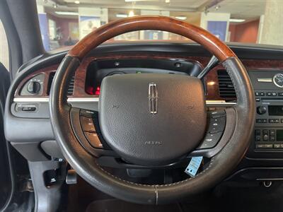 2009 Lincoln Town Car Signature Limited 4DR SEDAN - Photo 13 - Hamilton, OH 45015