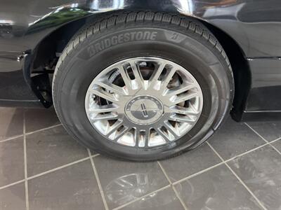 2009 Lincoln Town Car Signature Limited 4DR SEDAN - Photo 25 - Hamilton, OH 45015