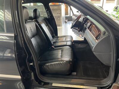 2009 Lincoln Town Car Signature Limited 4DR SEDAN - Photo 20 - Hamilton, OH 45015