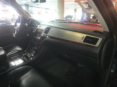 2009 Cadillac Escalade Base 4DR SUV AWD - Photo 14 - Hamilton, OH 45015