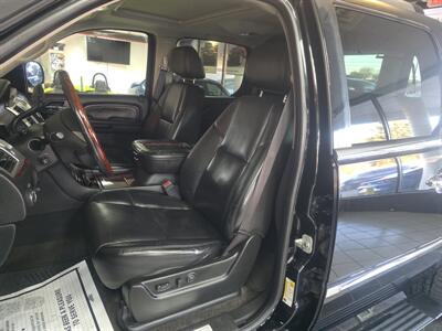 2009 Cadillac Escalade Base 4DR SUV AWD - Photo 9 - Hamilton, OH 45015