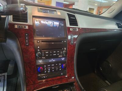 2009 Cadillac Escalade Base 4DR SUV AWD - Photo 22 - Hamilton, OH 45015