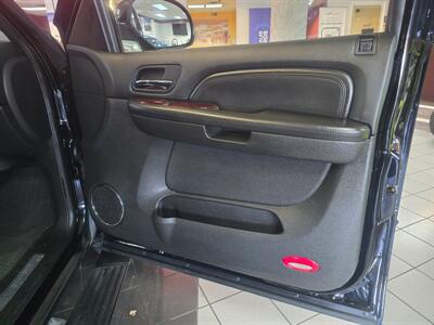 2009 Cadillac Escalade Base 4DR SUV AWD - Photo 13 - Hamilton, OH 45015