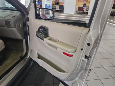 2004 Pontiac Montana Base 4DR EXTENDED MINI-VAN   - Photo 12 - Hamilton, OH 45015