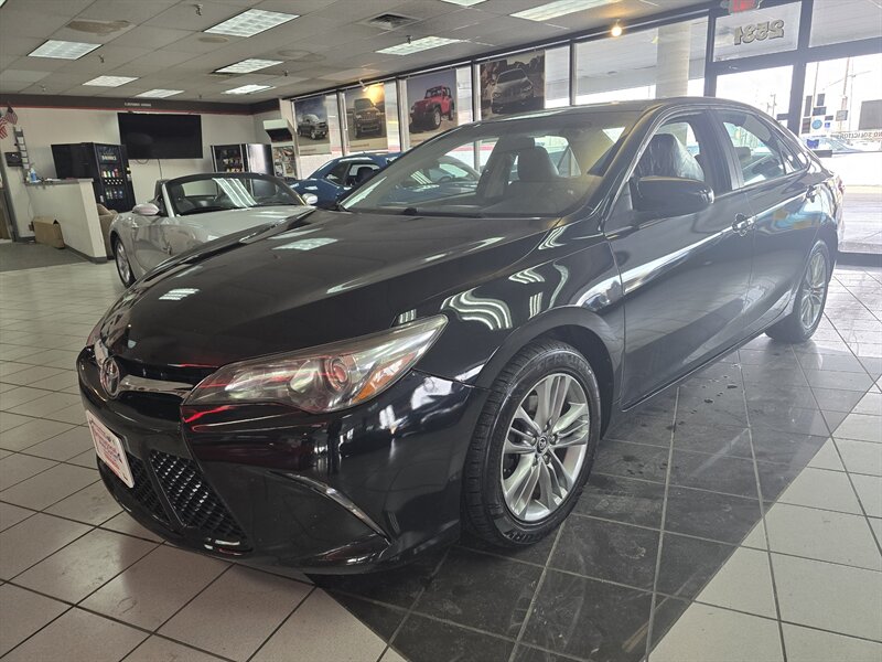 2015 Toyota Camry SE   - Photo 1 - Hamilton, OH 45015
