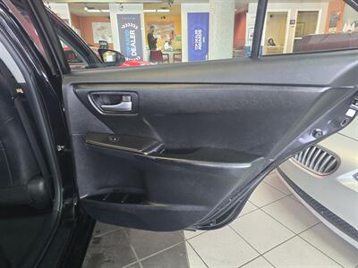 2015 Toyota Camry SE - Photo 15 - Hamilton, OH 45015