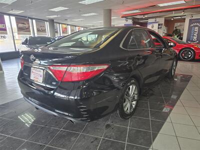 2015 Toyota Camry SE - Photo 4 - Hamilton, OH 45015