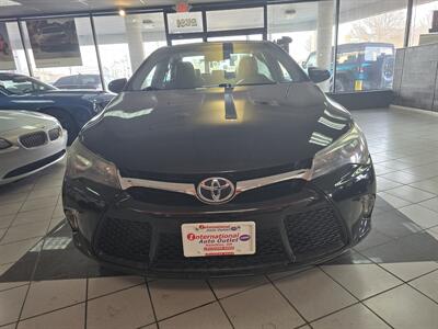 2015 Toyota Camry SE - Photo 2 - Hamilton, OH 45015