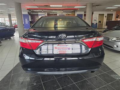 2015 Toyota Camry SE - Photo 5 - Hamilton, OH 45015