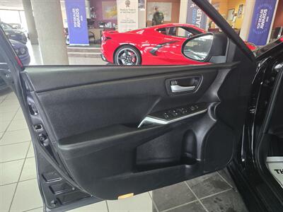2015 Toyota Camry SE - Photo 7 - Hamilton, OH 45015