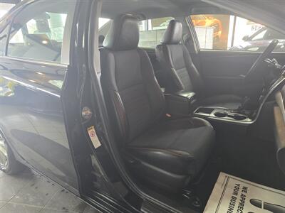 2015 Toyota Camry SE - Photo 14 - Hamilton, OH 45015