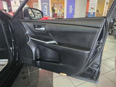 2015 Toyota Camry SE - Photo 12 - Hamilton, OH 45015
