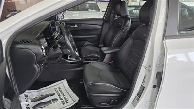 2021 Kia Forte GT-Line   - Photo 9 - Hamilton, OH 45015