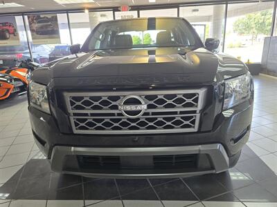 2023 Nissan Frontier SV CREW CAB PICKUP/V6   - Photo 3 - Hamilton, OH 45015