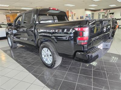 2023 Nissan Frontier SV CREW CAB PICKUP/V6   - Photo 7 - Hamilton, OH 45015